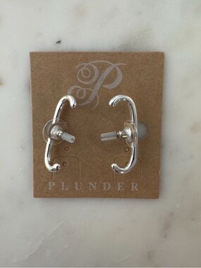 💲 NWT Plunder Silver Curved Hoop Ear Jackets